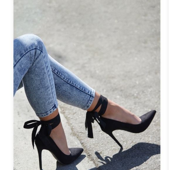 SHOEDAZZLE PUMPS! *Never worn* - Picture 2 of 9